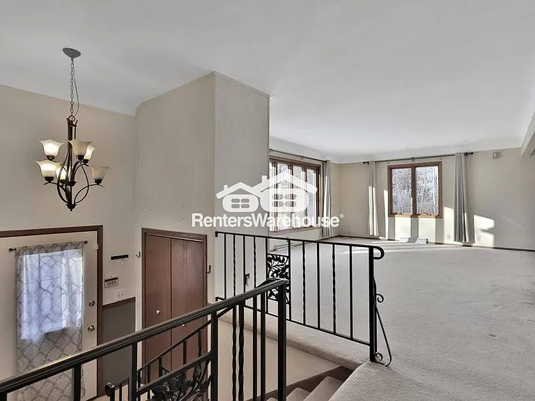 1241 Holly Dr E — Photo 4