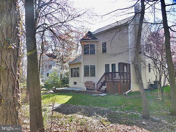 4th image of 2615 Holly Manor Dr