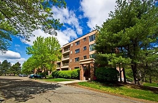 2nd image of 12 Ledgewood Way APT 11
