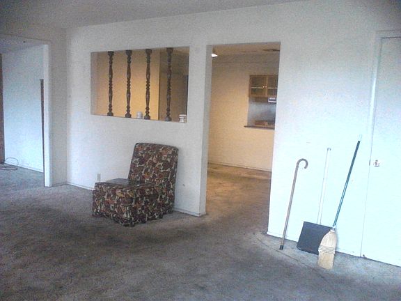 Living Room/ Dining Room