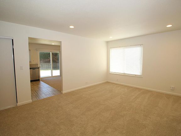 4th image of 307 Ponderosa Drive