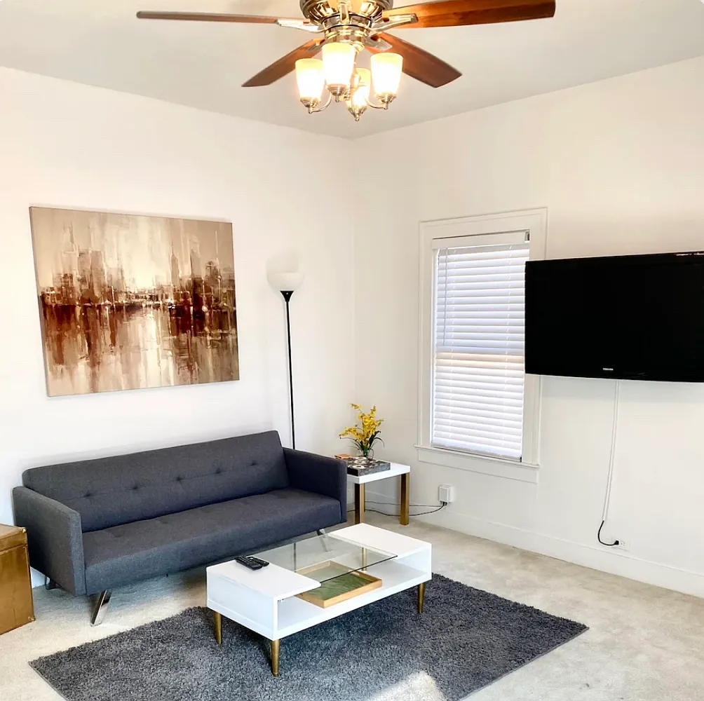 1630 W Kings Hwy — Photo 1