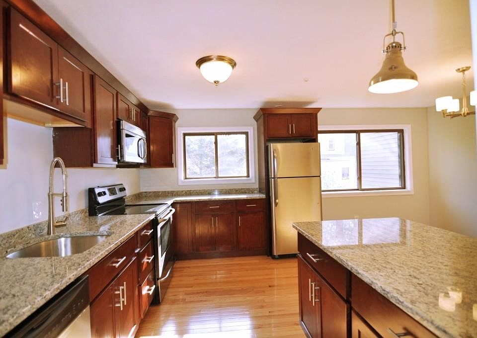 1st image of 16 Crestview Dr #16
