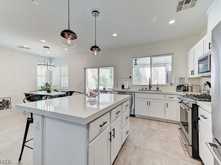 1041 Chestnut Chase St — Photo 8