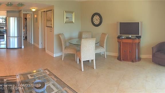 5th image of 2850 30th St #18