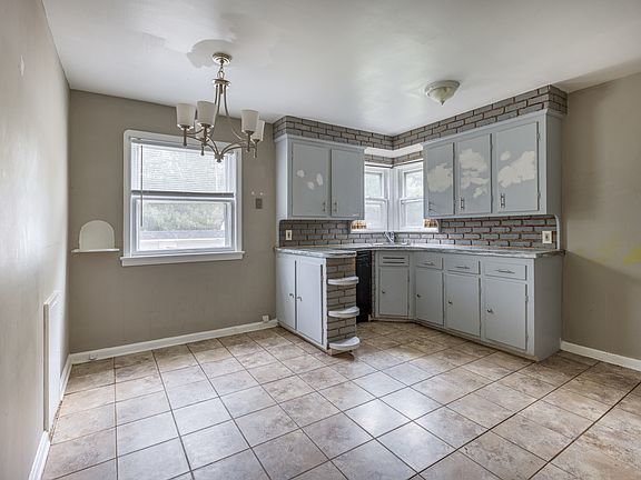 4th image of 5239 E 115th St