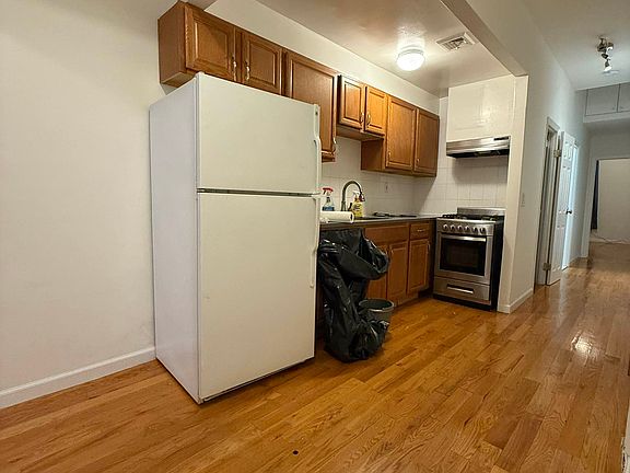 5th image of 531 W 49th St #2ES