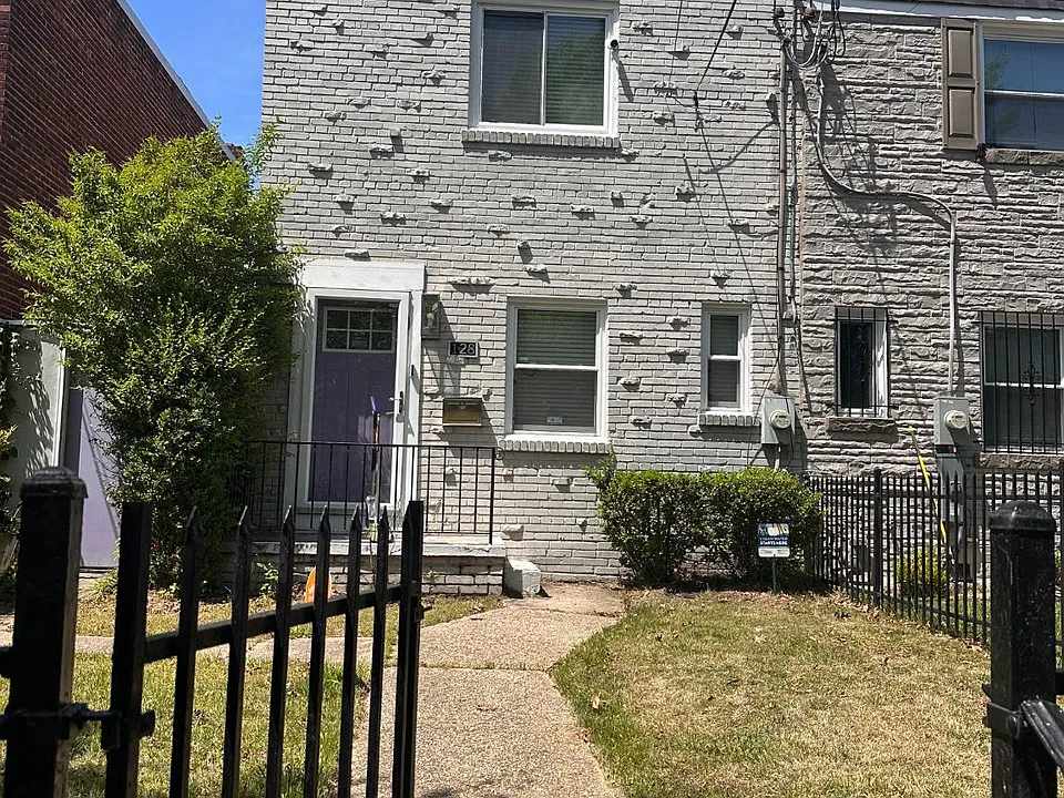 128 35th St NE