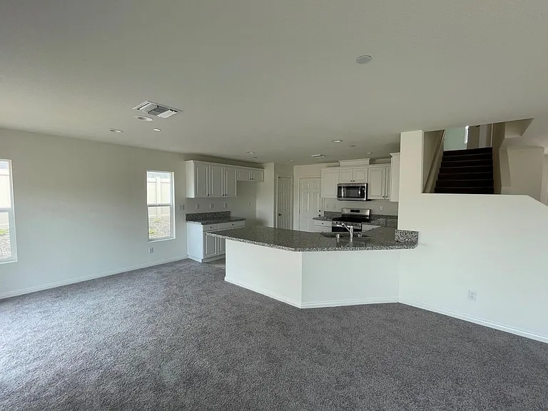 7709 Manor Dr — Photo 2