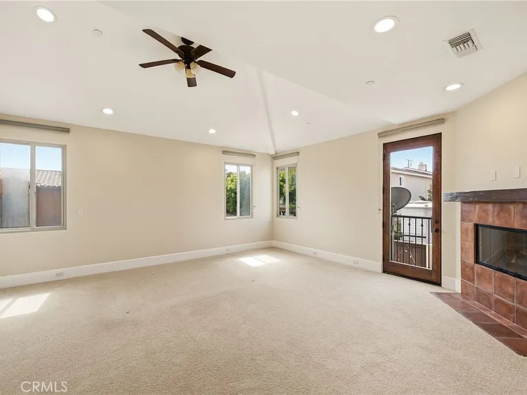 1918 Harriman Ln — Photo 23