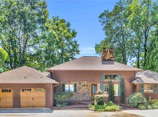1637 W Little River Dr, Seneca, SC 29672