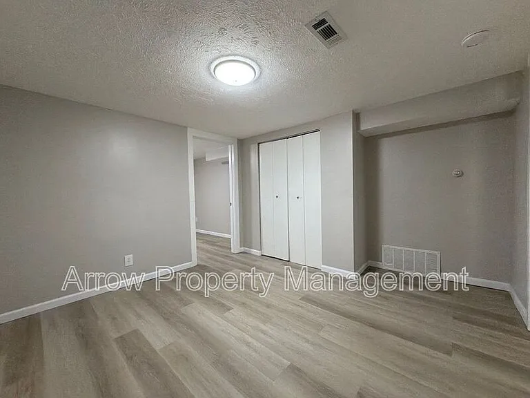 2442 Vine St #4 — Photo 8