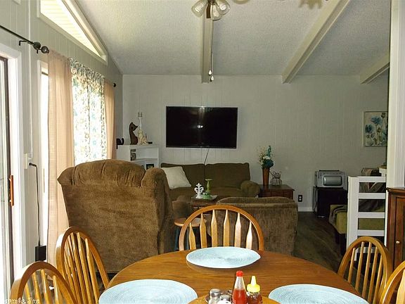 4th image of 812 Independence Dr