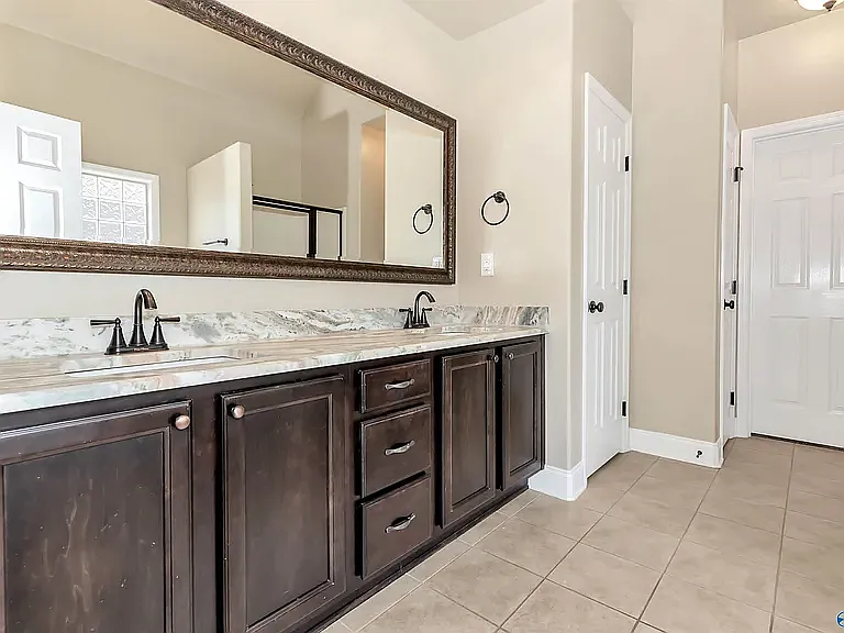 115 Woodmere Ct — Photo 18