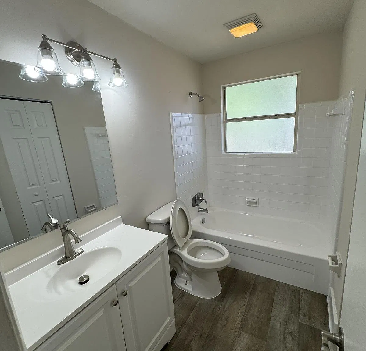 3 bed, 1.0 bath, 975 sqft, $1,450 — Photo 4