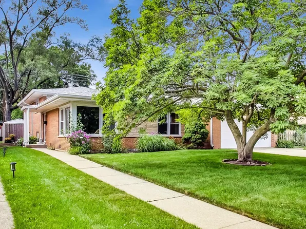 1904 Abbott Ct, Northfield, IL 60093