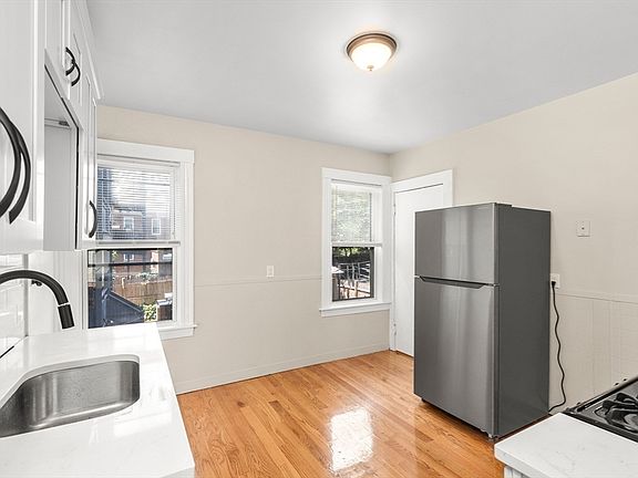 5th image of 79 Nelson St APT 1