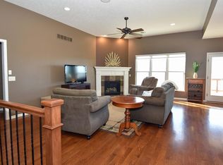 7435 Hidden Valley Dr, Lincoln, NE 68526
