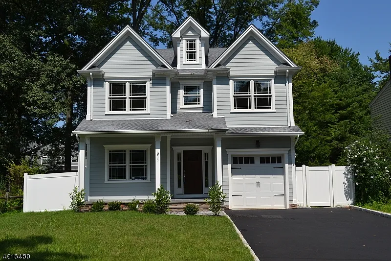 811 Fairacres Ave photo 1