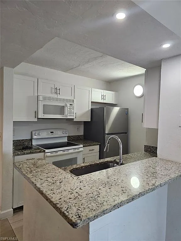 2 bed, 2.0 bath, 974 sqft, $1,950 — Photo 1