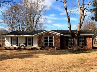 2037 Greenbrier Rd, Florence, AL 35630