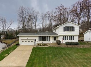 70 Skyline Dr, Canfield, OH