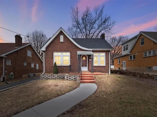 8011 Wynwood Dr, Saint Louis, MO 63123