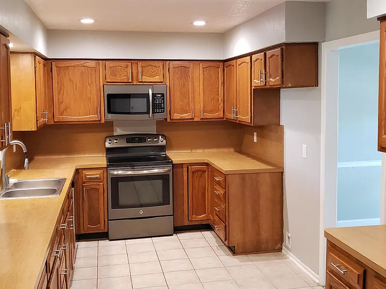 5610 Country Green St — Photo 2