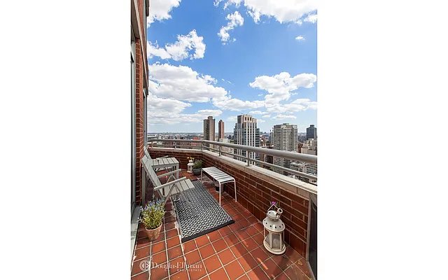 Rented by Douglas Elliman | media 29