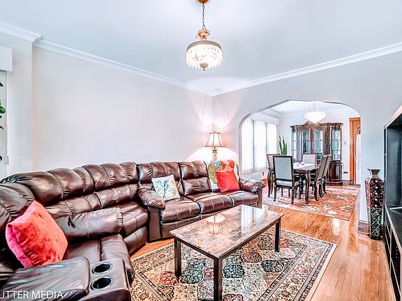 3rd image of 2522 Elmwood Ave