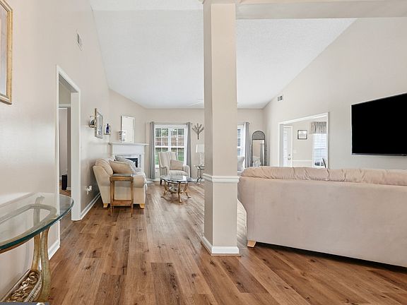 4th image of 204 Huntwood Ct