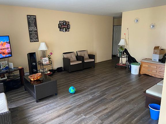 2nd image of 300 Bayside Dr Unit 1