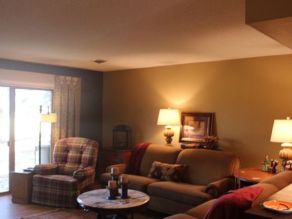 Inviting  lr with fireplace