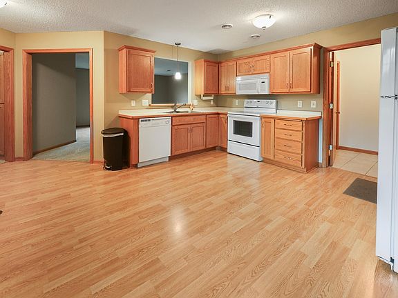 3rd image of 1276 Heritage Ln