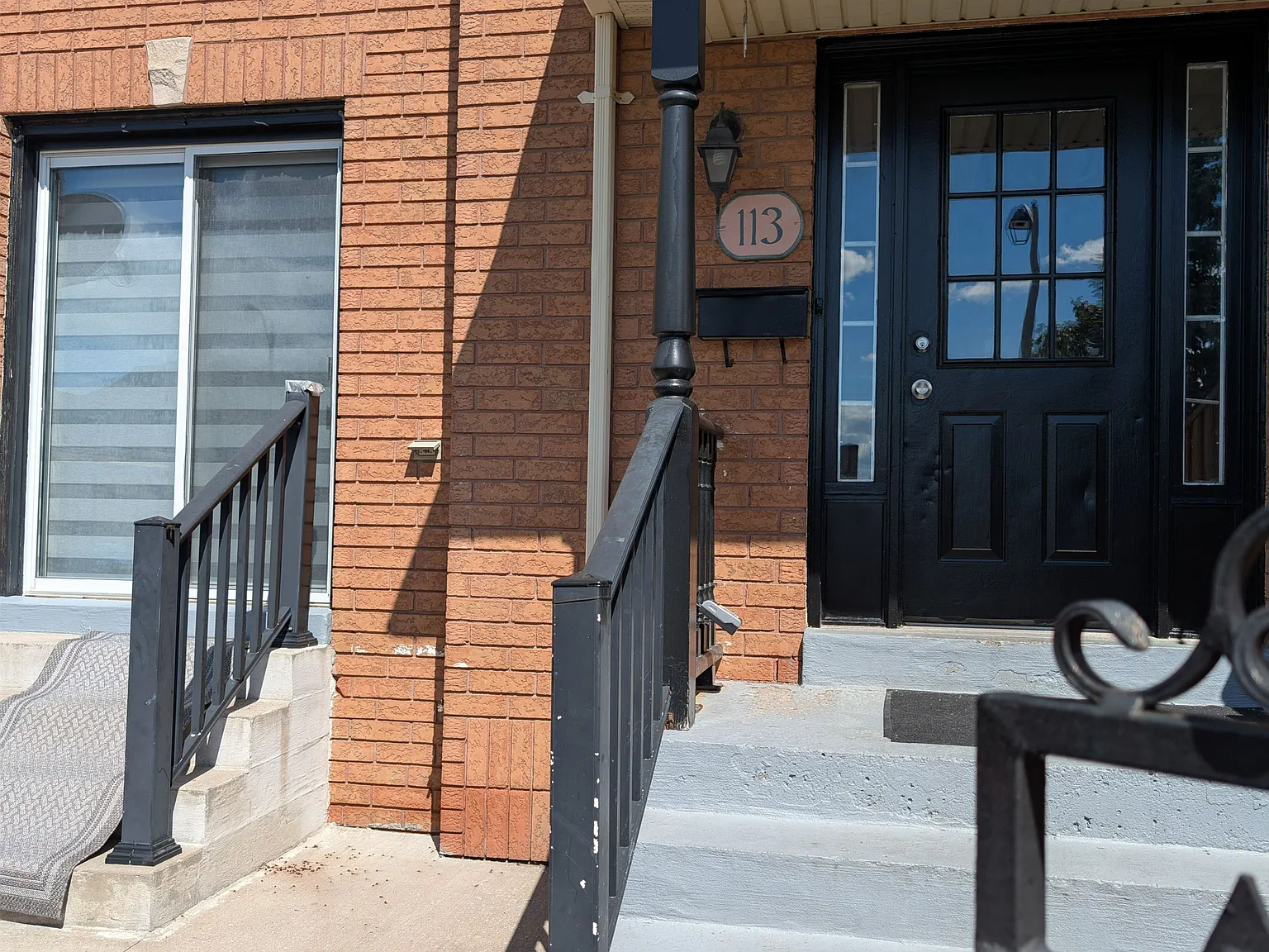 4 bed, $3,000 — Photo 1