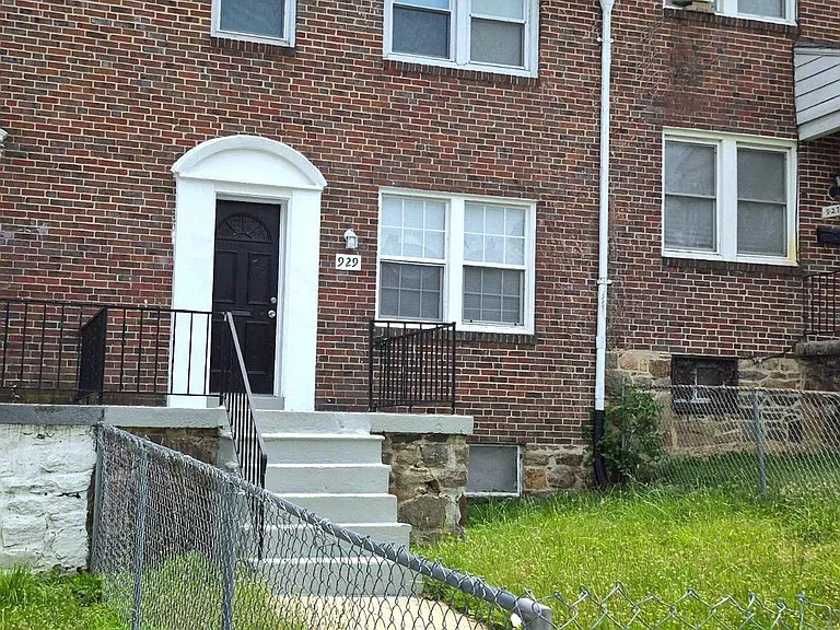 929 E 41st St — Photo 15