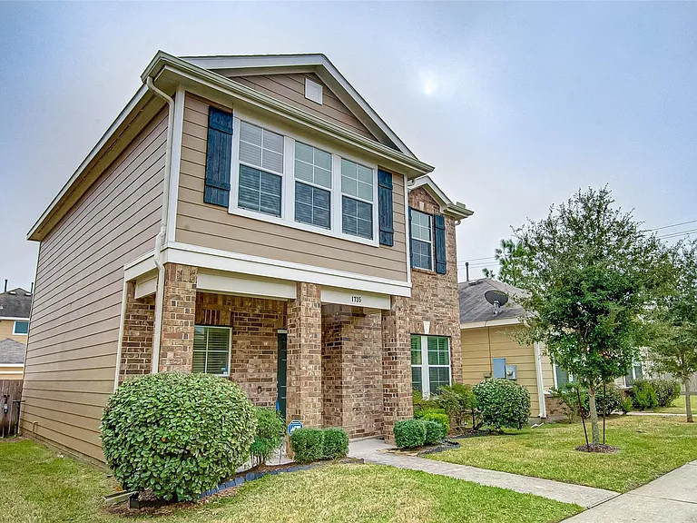 1735 Nichole Woods Dr — Photo 2