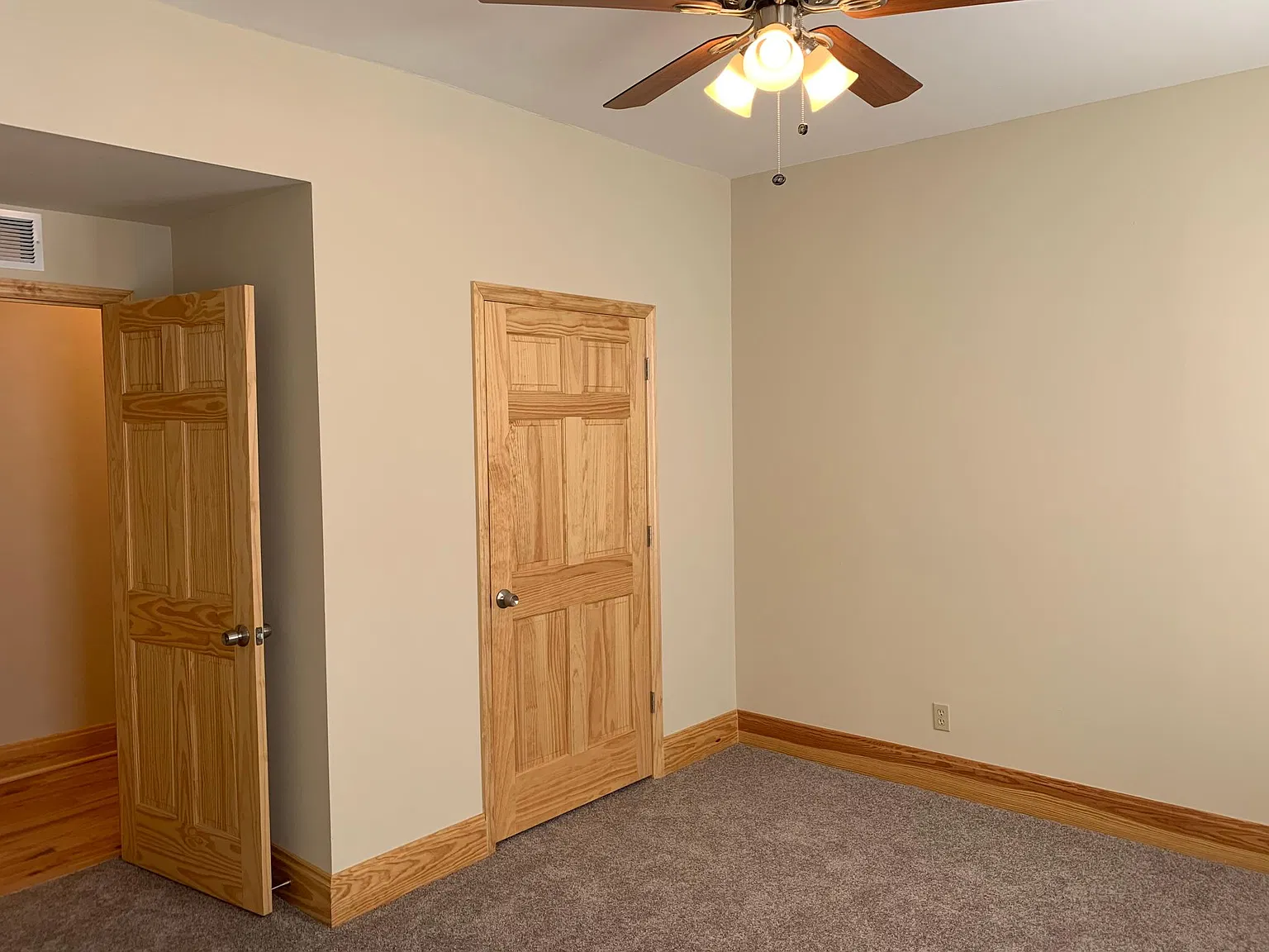 1724 Elm St — Photo 3