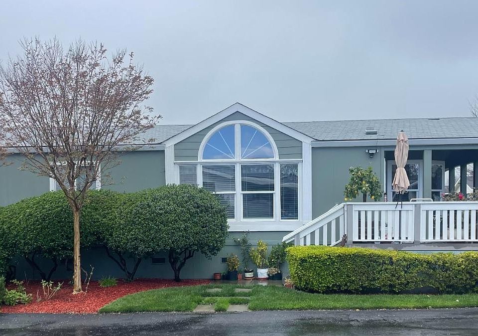 1st image of 521 Maplewood Drive