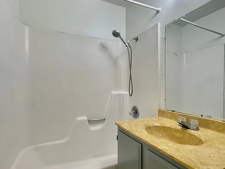 Chestnut Place Apartments — Photo 12