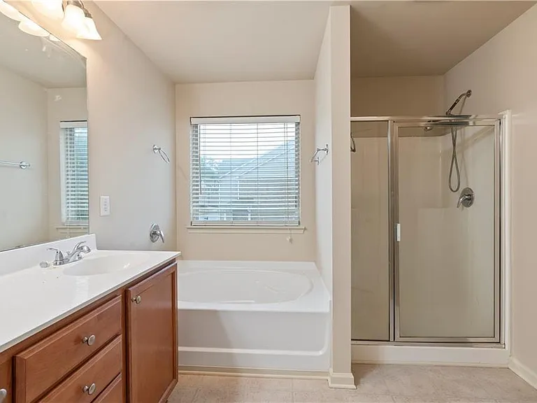 3879 Brockenhurst Dr — Photo 11