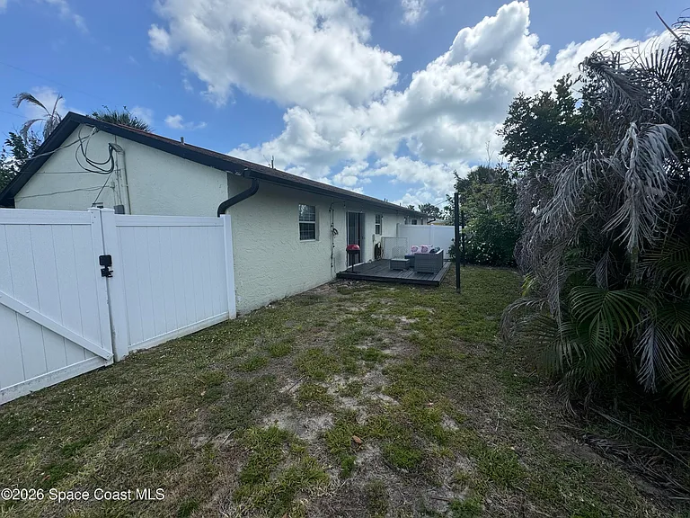 121 Franklyn Ave — Photo 19