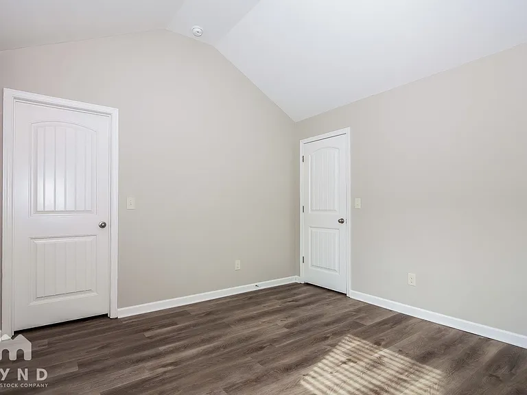 484 Dasheill Ln — Photo 12