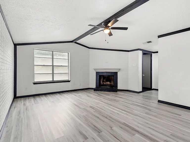 2802 Spring Valley Dr — Photo 11