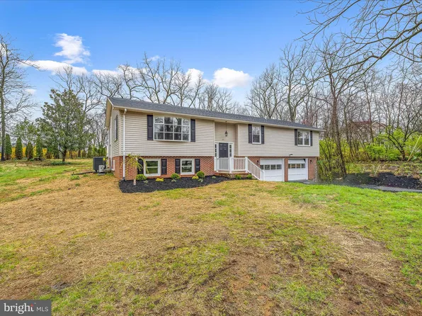 27 Badger Ct, Martinsburg, WV 25403