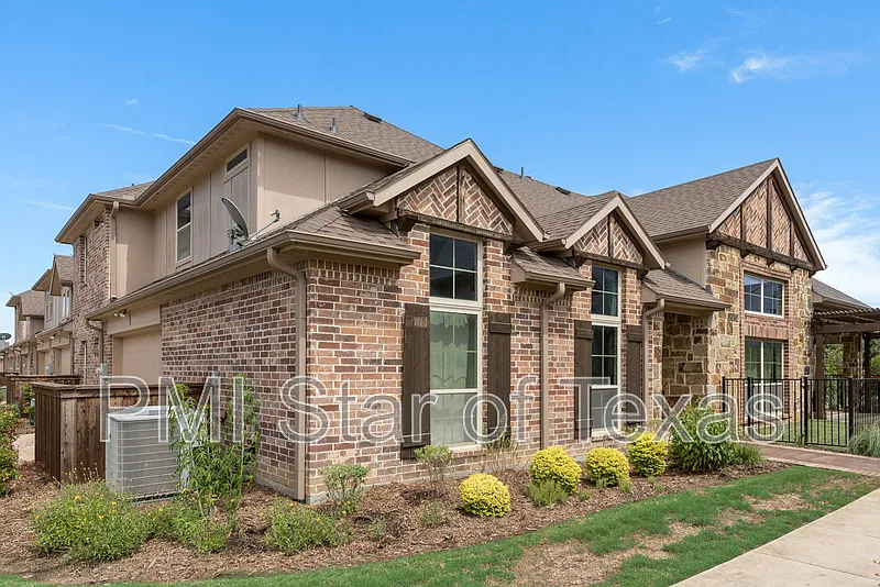 4 bed, 3.0 bath, 2230 sqft, $3,400 — Photo 2