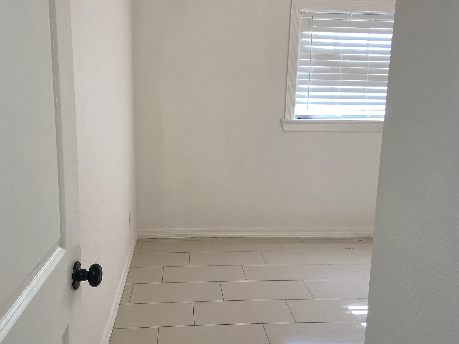 2 bed, 744 sqft, $2,300 — Photo 4