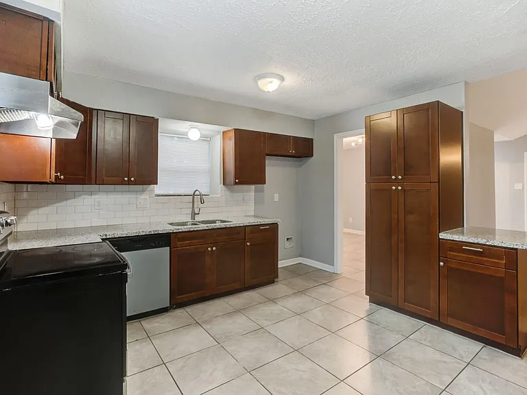 11511 Grapewood Ct — Photo 4