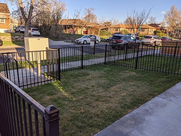 Private, fenced-in yard