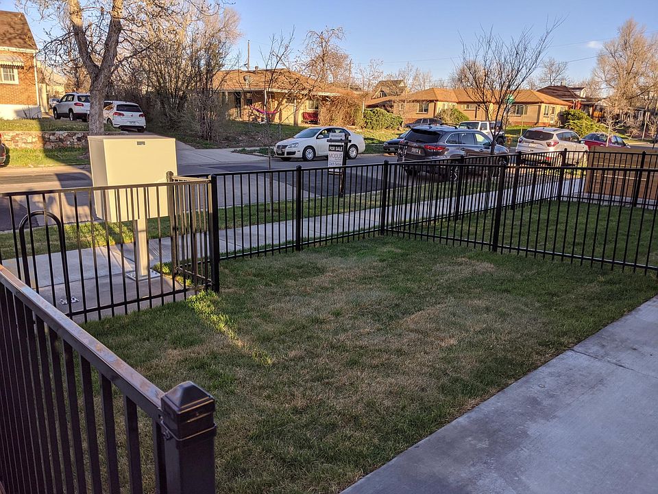Private, fenced-in yard